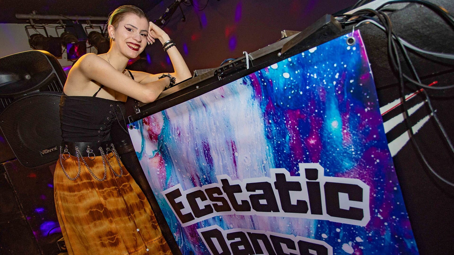 Lisa Brouwer wil graag haar positieve ervaringen met Ecstatic Dance delen.
