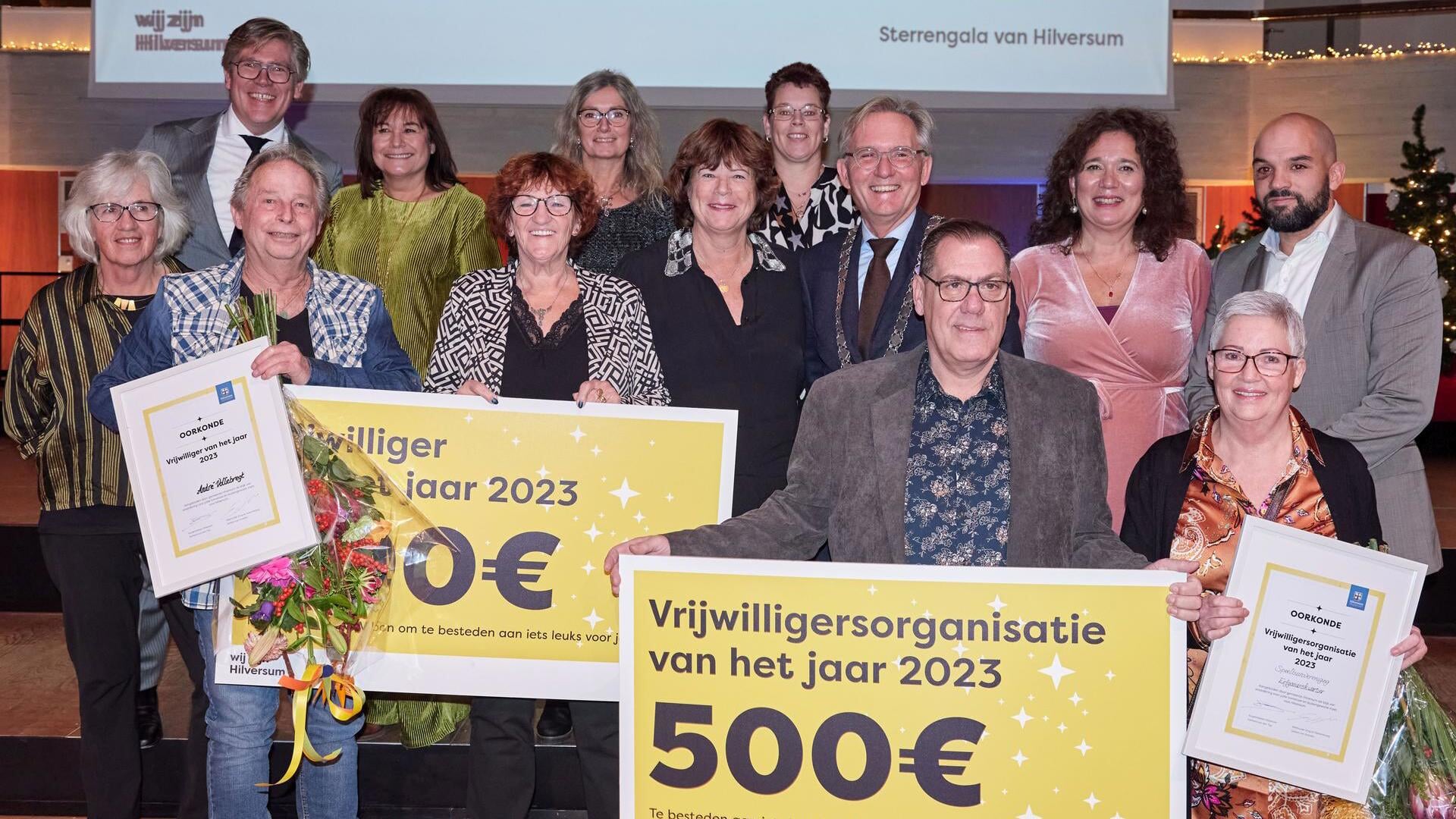 Feest tijdens de uitreiking vrijwilligersprijzen december 2023.