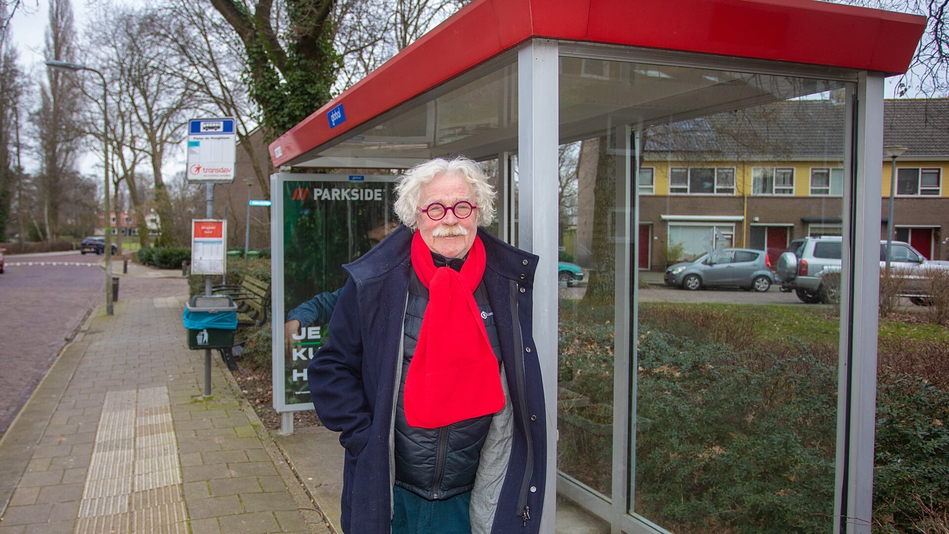 Charles Wiss (PvdA) vindt het onwenselijk dat de bus maar een keer in het uur gaat. 
