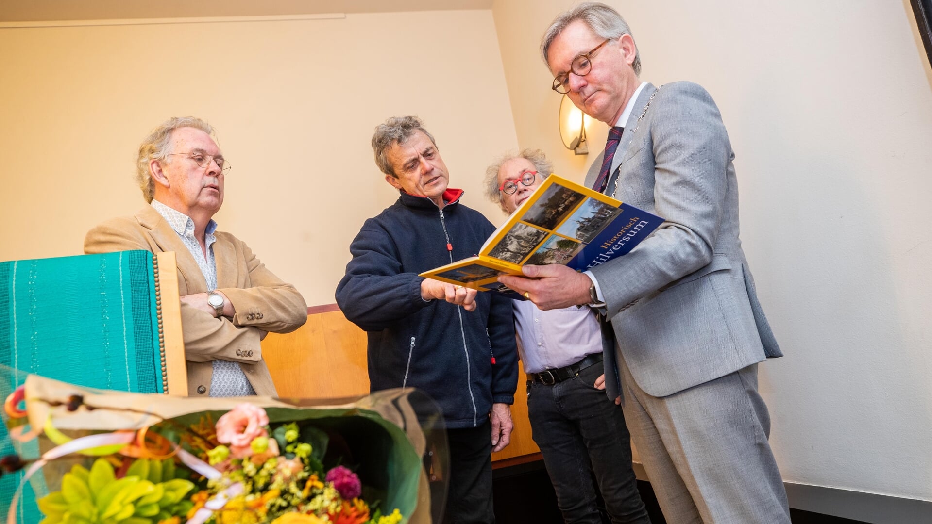 Ed van Mensch, Kees van Aggelen, Joost Huijsing en burgemeester Gerhard van den Top. 