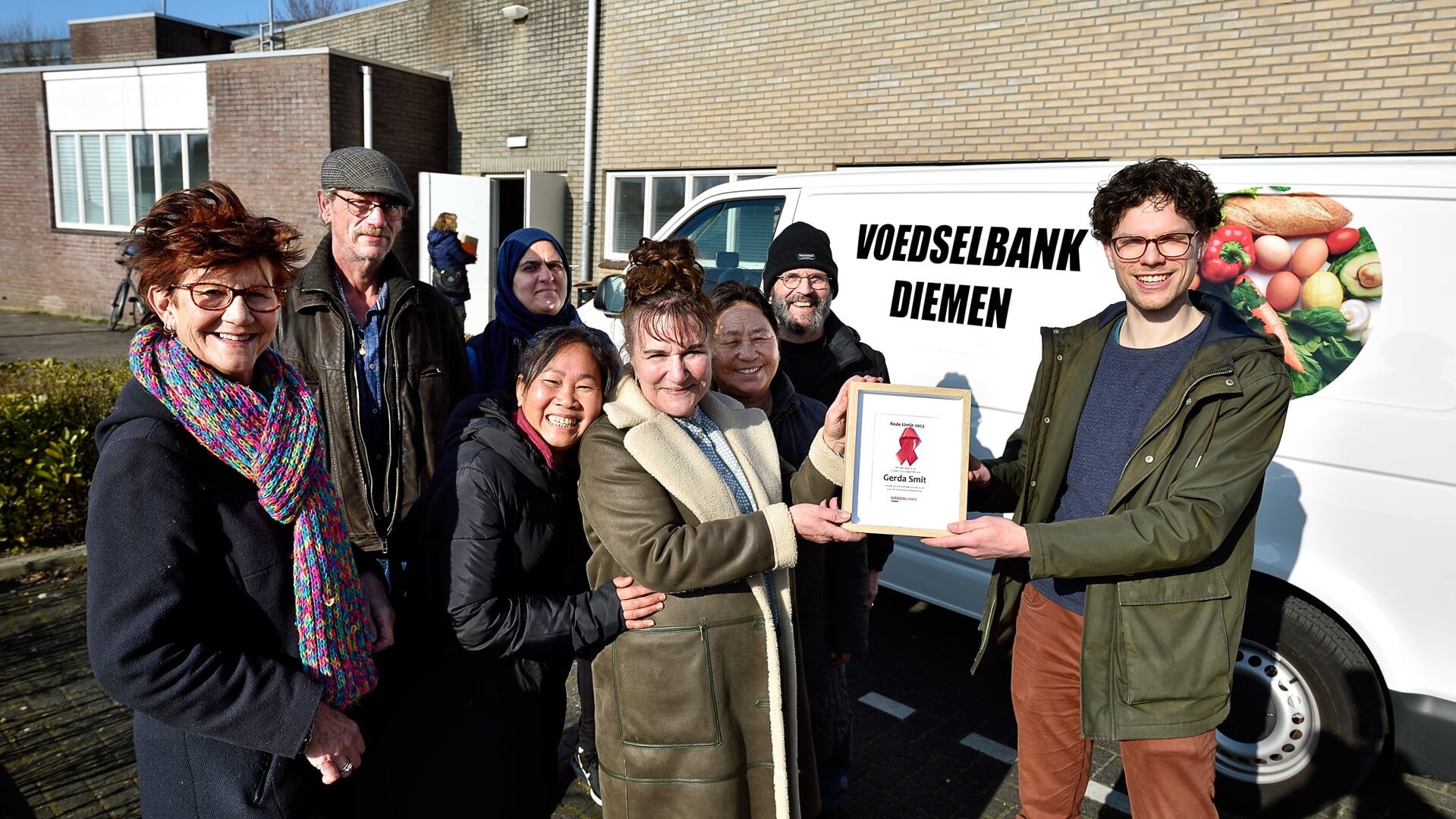 Gerda Smit van de Voedselbank Diemen ontving vorig jaar het eerste Rode Lintje.