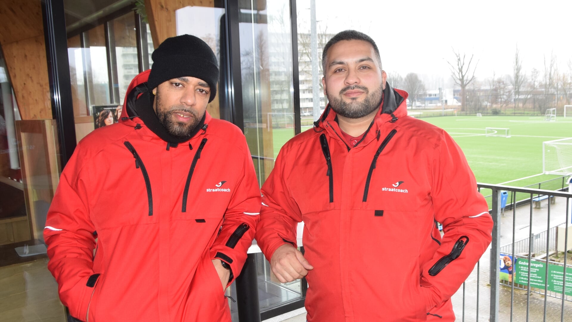 De straatcoaches houden kantoor bij FC Weesp.