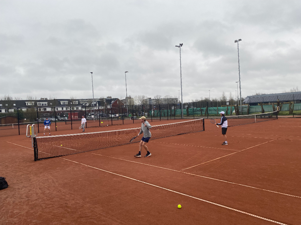 Clubkampioenschappen bij de Weesper Tennisclub met als thema 'Proud2beFout!'