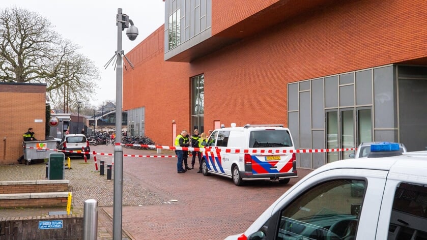 Twee Minderjarigen Opgepakt Voor Steekpartij In Centrum Hilversum - Oozo.nl