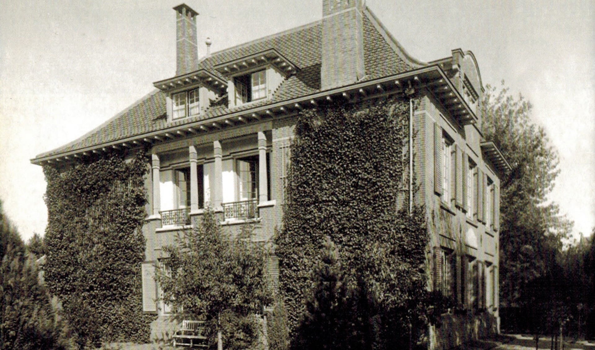 De villa van Jan Veth aan de Parklaan vlak na 1902 (foto NAI).