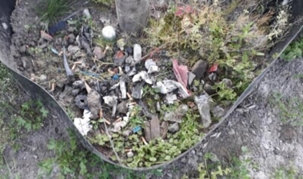 Vervuilde grond gestort in Driemond.