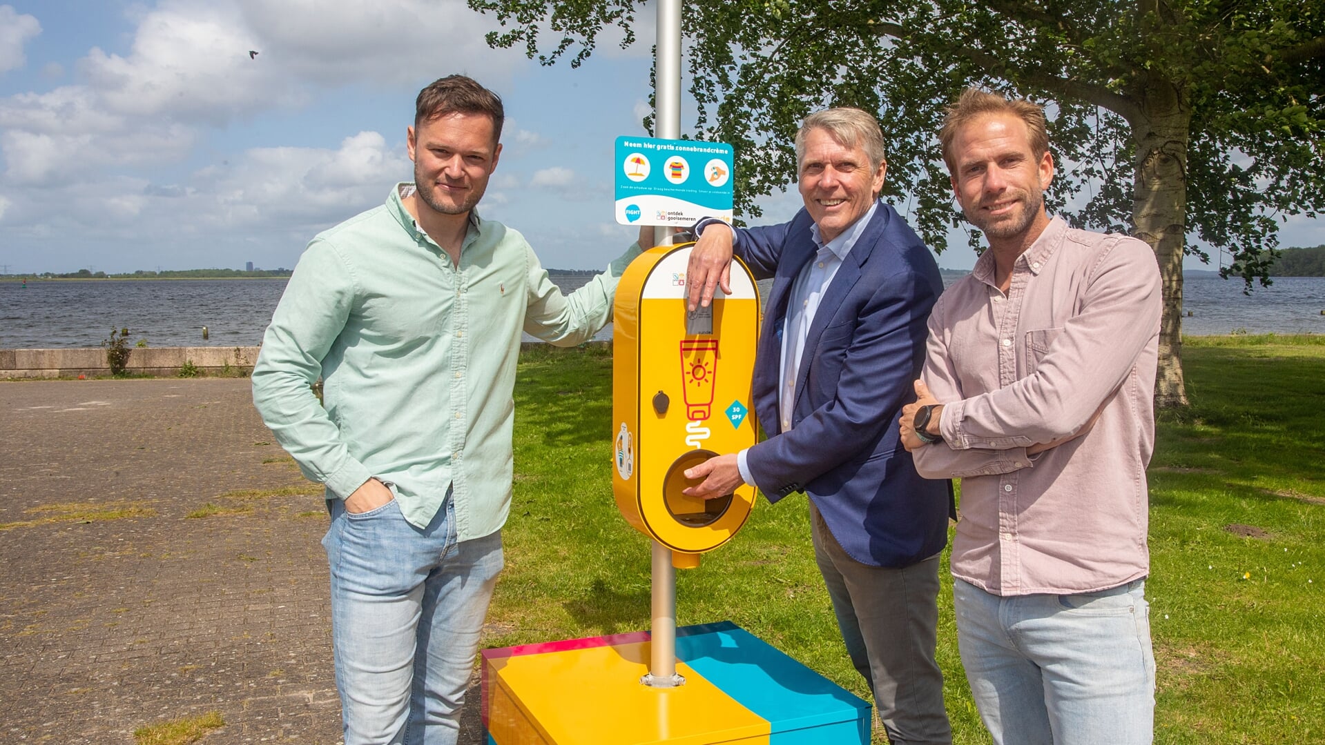 V.l.n.r. Co-founder Sundo Ybe Heemskerk, wethouder Nico Schimmel en een vertegenwoordiger van Sundo bij de opening gister.