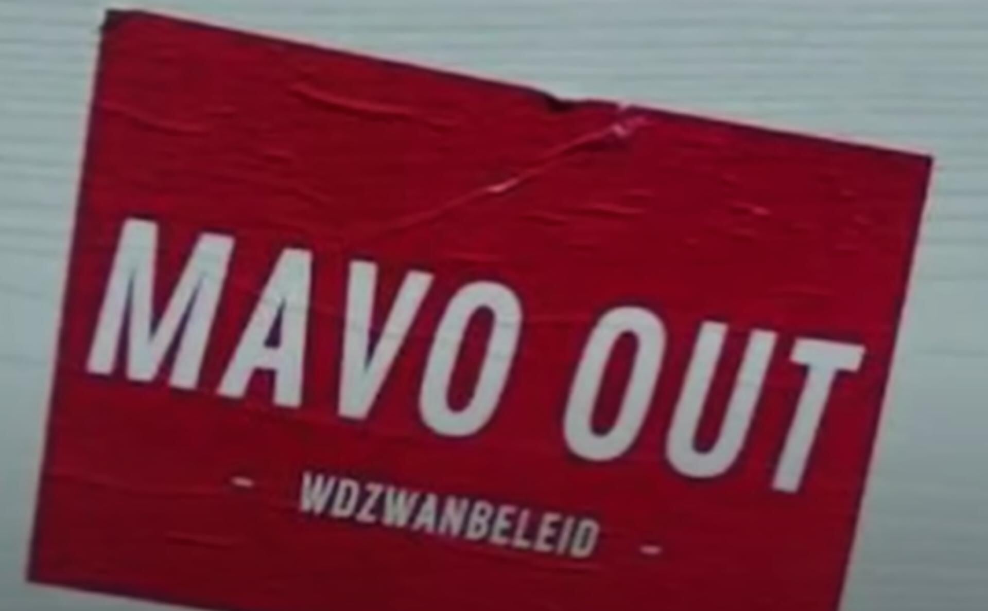 ‘Mavo out’-stickers geplakt op Willem de Zwijger College; school niet blij met stunt.