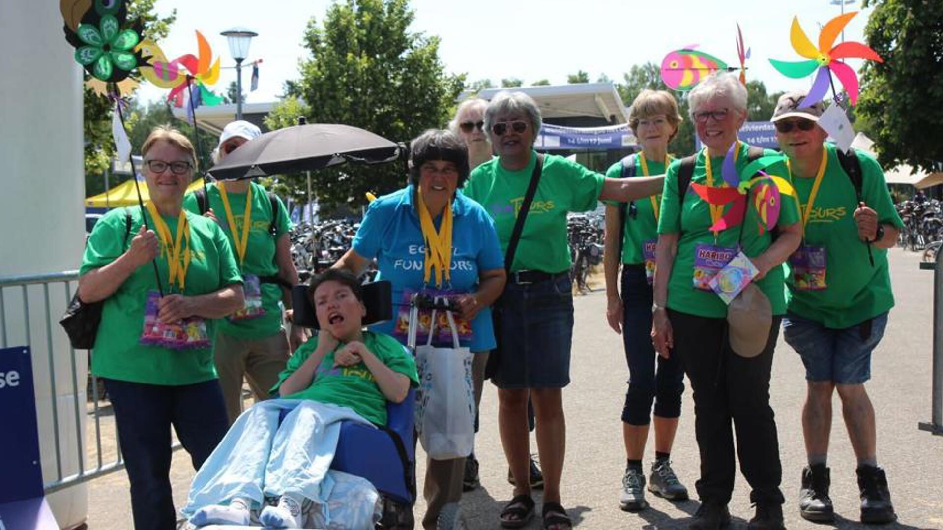 FunTours-vrijwilligers die de Wandelvierdaagse het Gooi liepen.