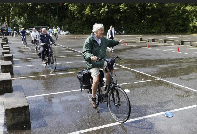 Senioren tijdens een fietstraining van de Derde Helft BEL.