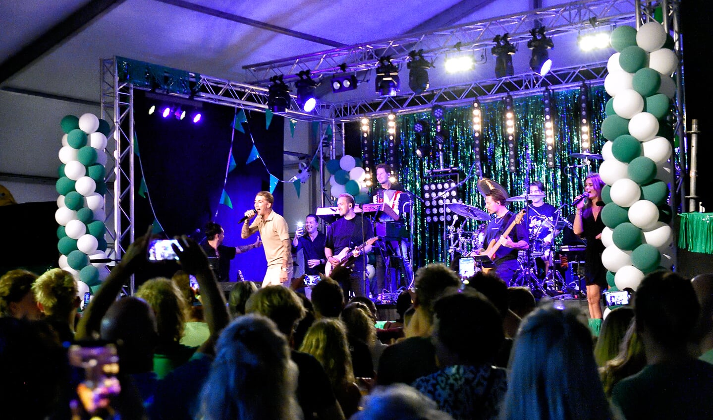 Mart Hoogkamer met band.