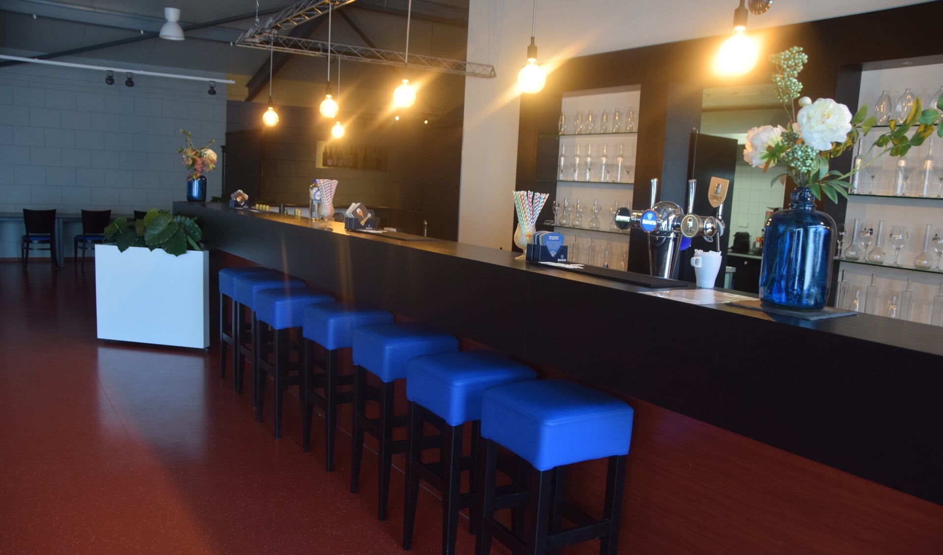 Het pronkstuk is de 8 meter lange bar.