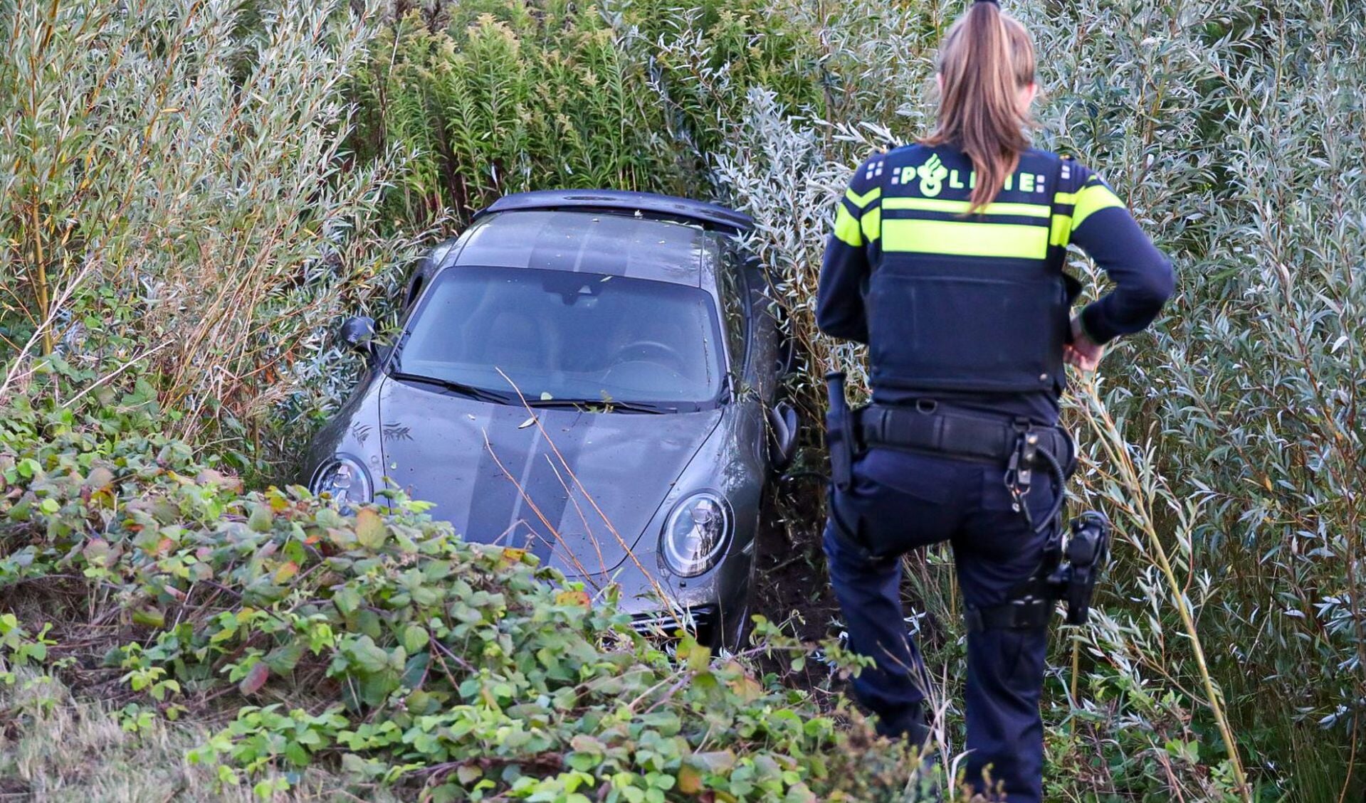 Politie bekijkt de situatie.