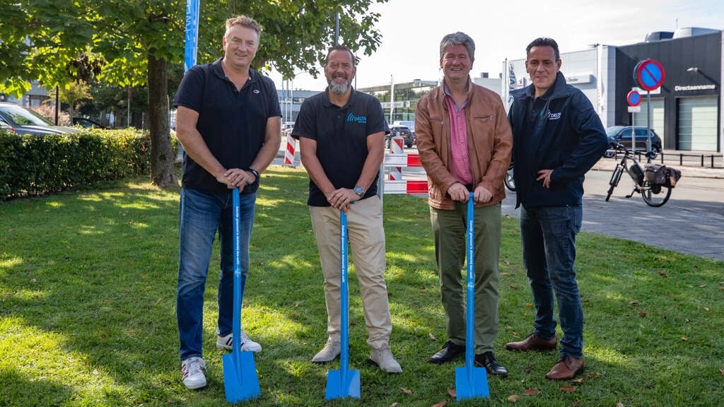 Symbolische Eerste Schep In De Grond Voor Glasvezel Op Drie ...