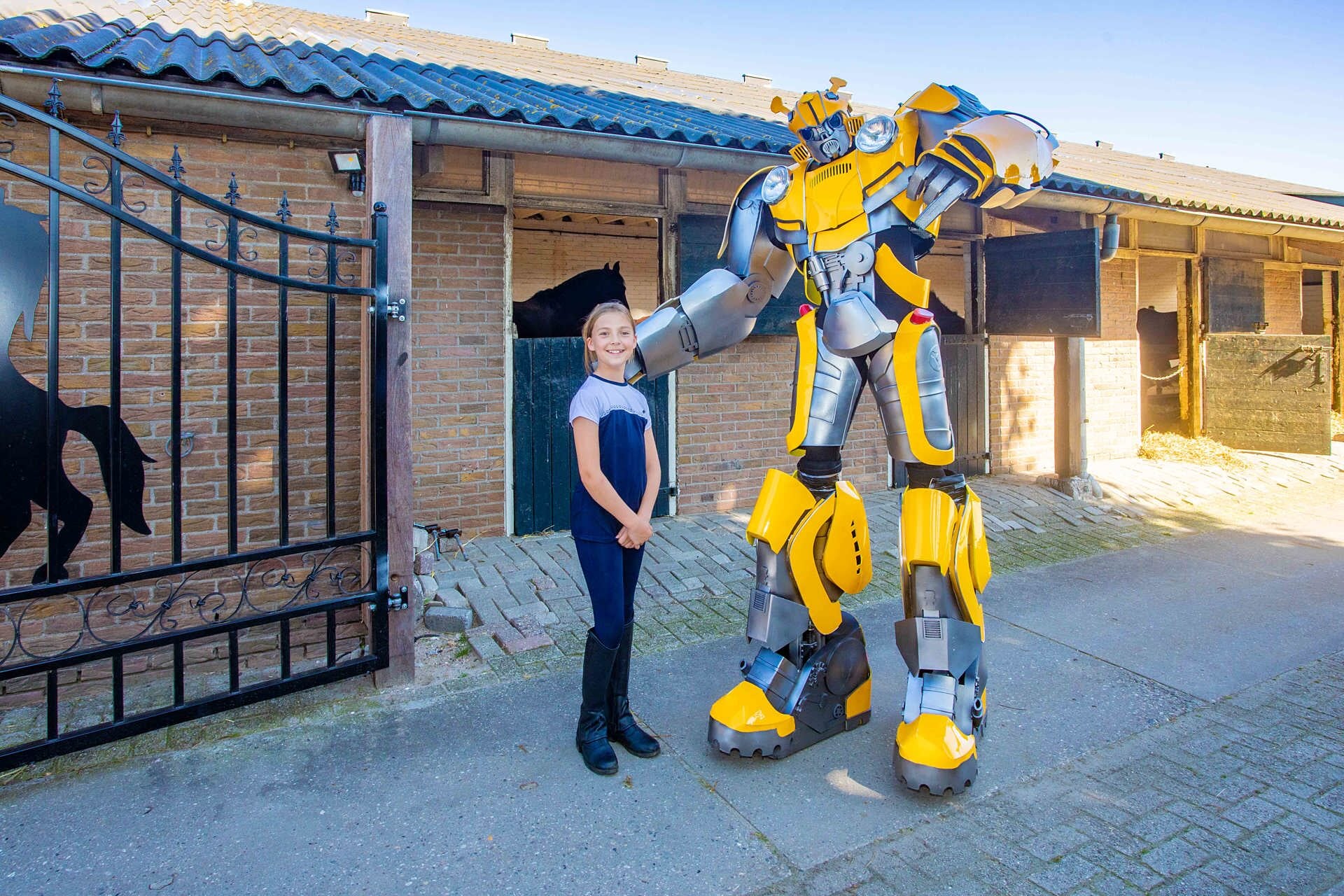 Djenna en Bumblebee op de manege. 