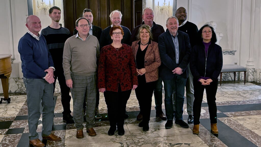 De bestuurscommissie in de huidige samenstelling. (vlnr: Jan van der Does, Sjaak Oostenrijk, Cees Sluyk, Mathijs Petri, Katinka Hilders, Marten Snijder, Tineke Booij, Cor Bavinck, Bernard Bierwolf, Ron Anches, Melati Paät)