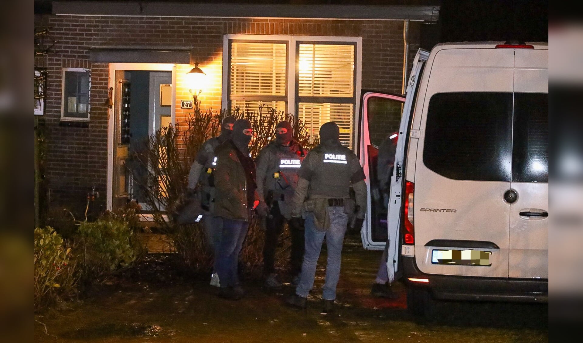 De Dienst Speciale Interventies (DSI) van de politie deed op die bewuste 4 januari rond zes uur in de avond een inval in de woning waar de man uit Naarden op dat moment verbleef.