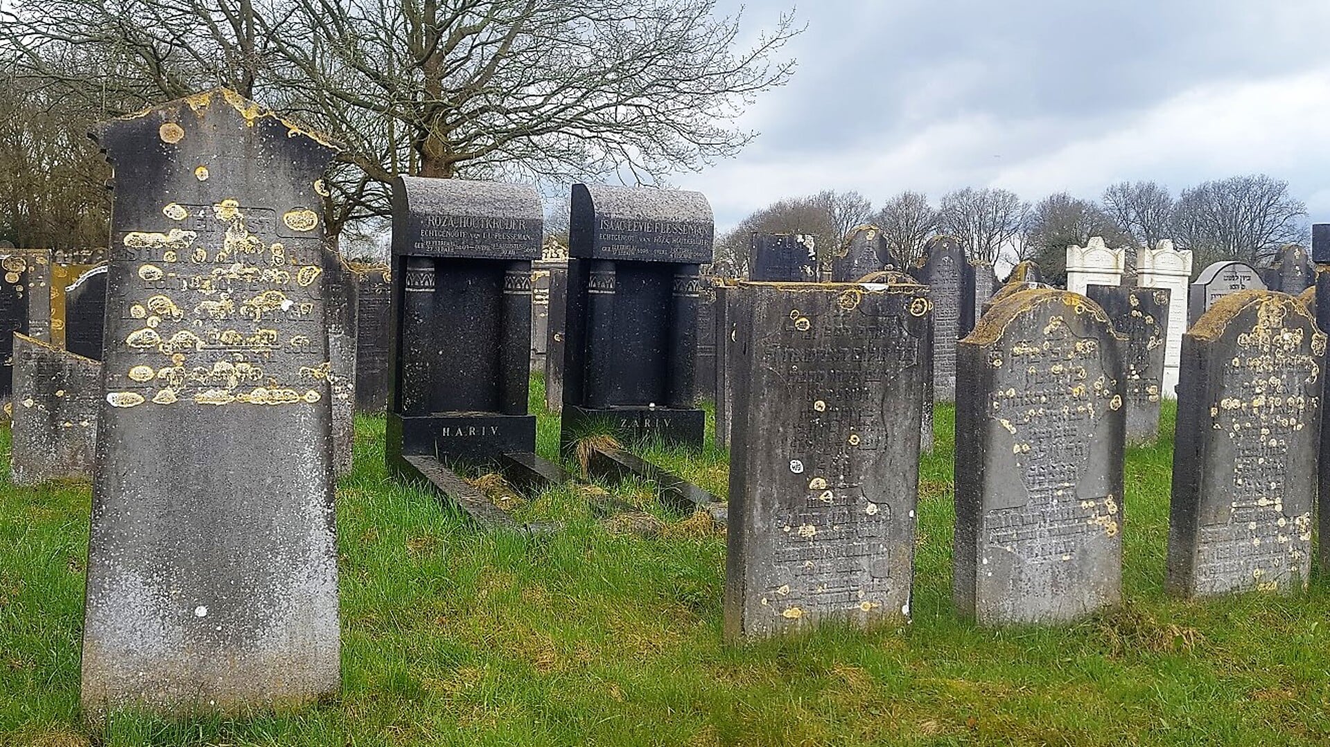 De joodse begraafplaats in Muiderberg.