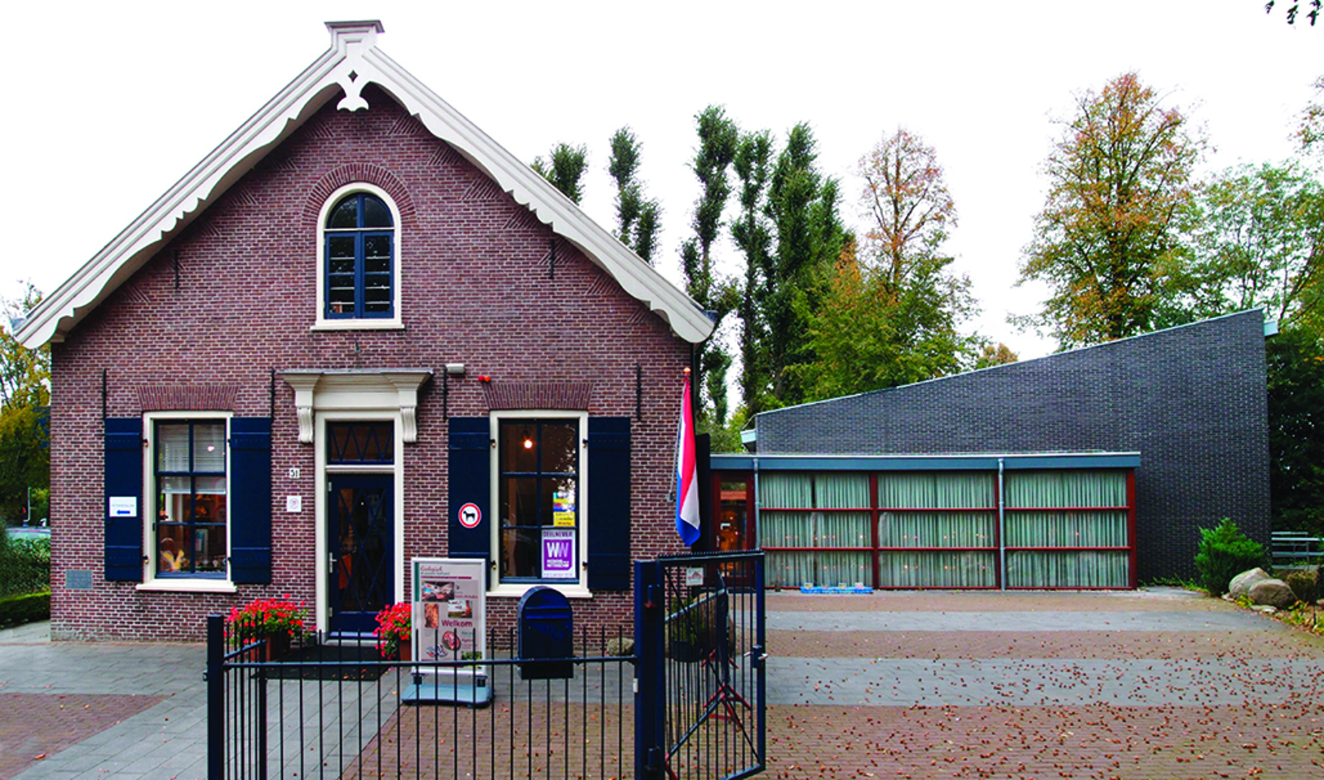 Geologisch Museum Hofland is gevestigd in het oude tolhuis van Laren..