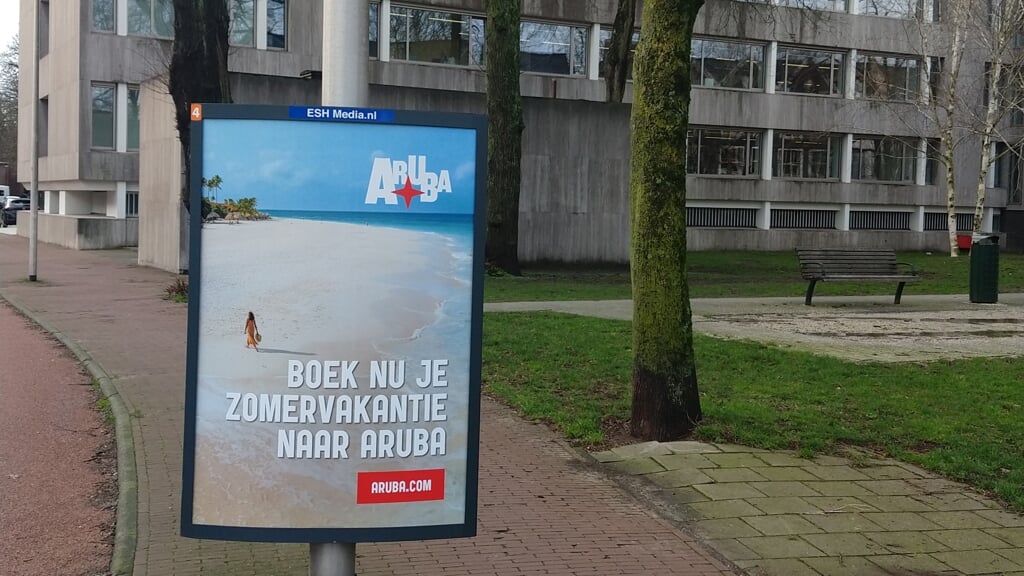Deze reclame hoort volgens PLEK niet thuis in Gooise Meren.