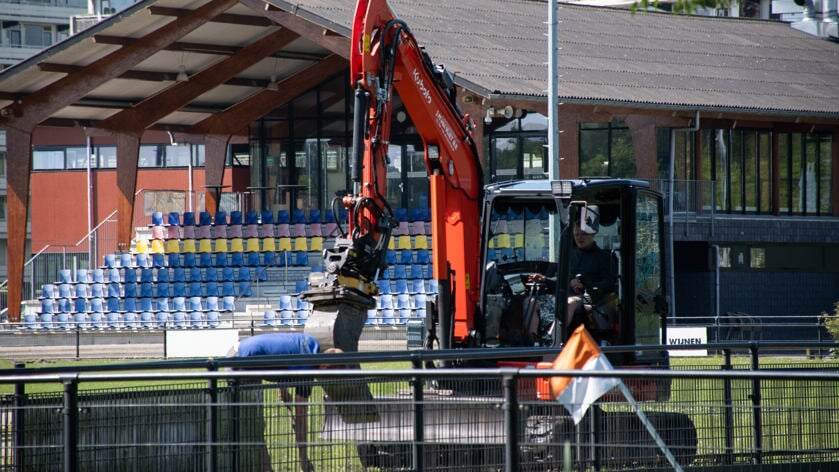 Momenteel wordt het hoofdveld bij FC Weesp vernieuwd/