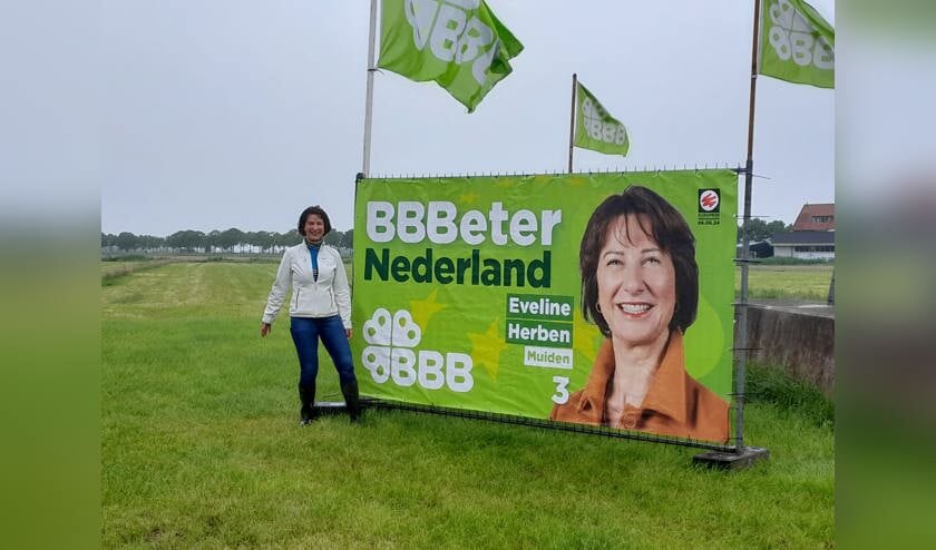 Frans-Jan Ter Beek heeft een agrarisch bedrijf in Muiden en biedt ruimte voor een spandoek langs de A1 voor de BBB-campagne van Eveline Herben.