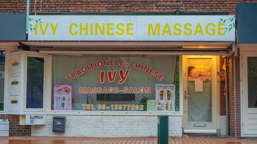 De Chinese massagesalon aan de Vlietlaan.
