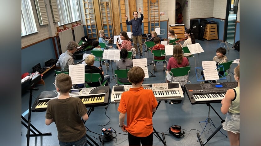 Het enthousiasme onder de kinderen bleek groot: ruim 25 procent van de deelnemende leerlingen stroomde na afloop door naar het nieuwe naschoolse schoolorkest. 