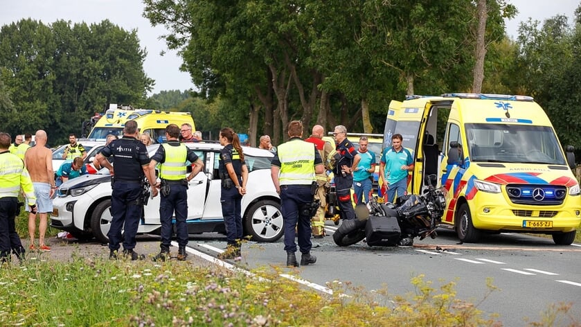 Politieagent overlijdt bij botsing motor en auto op Gooilandseweg - Al het  nieuws uit Hilversum