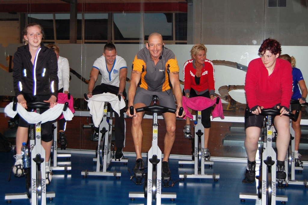 De Spinning Marathon van One Fitness. De gemeente Weesp wil meer sportinitiatieven voor jong en oud. 