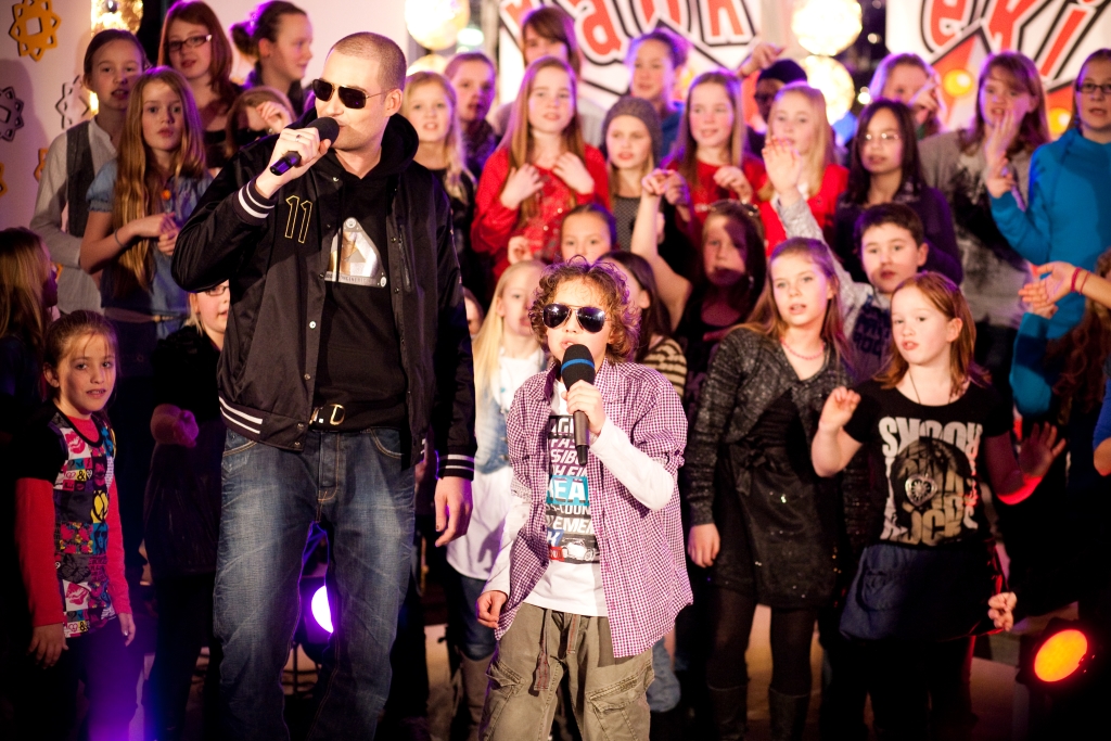 Lang Frans was in 2011 al eens in Weesp voor het tv-programma Karaoke Kids. 
