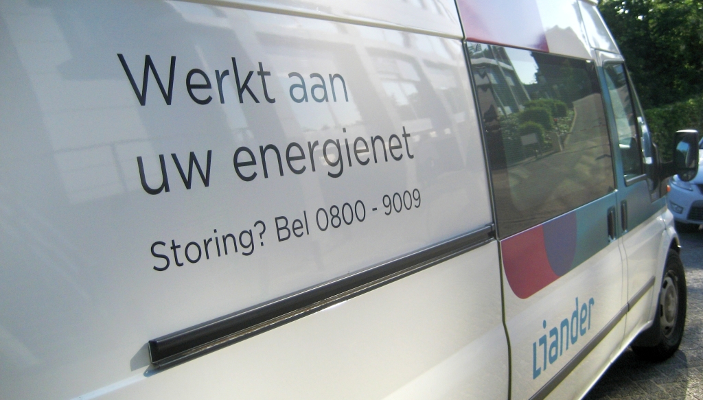 De zaak gaat over de aanleg van elektriciteitskabels in vervuilde grond aan de Vaartweg in Bussum.