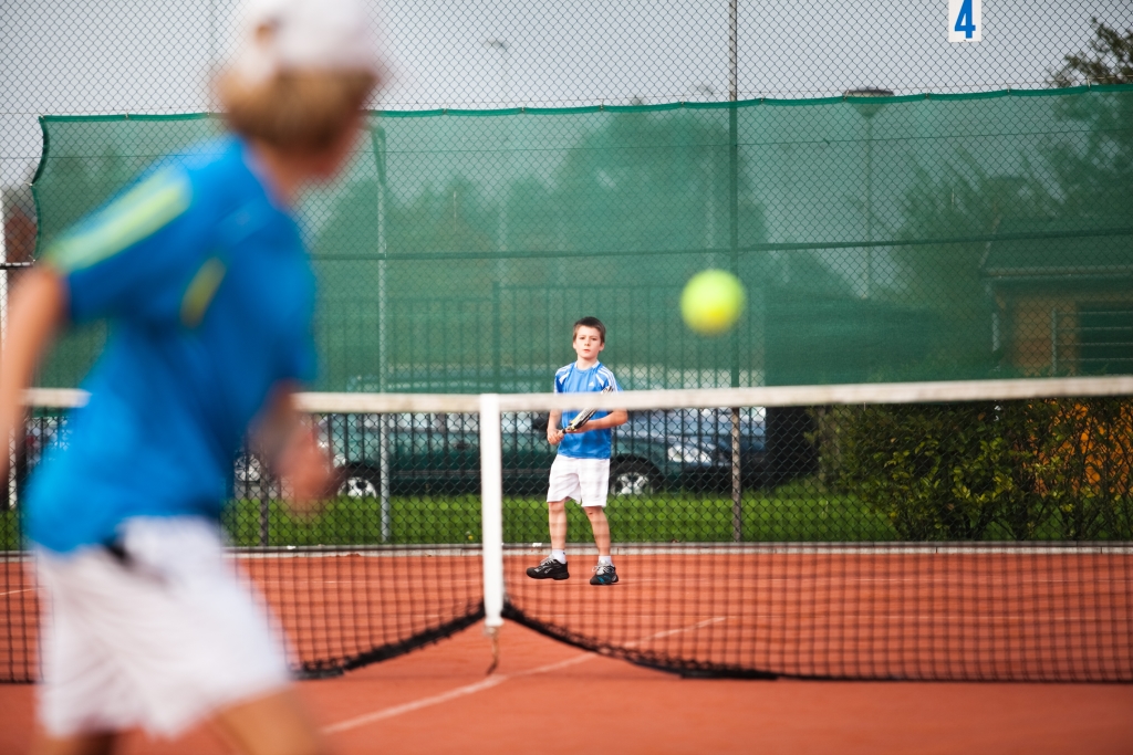 Tennis is populair in de zomer. De tennisclub komt nu met een winteractiviteit. 