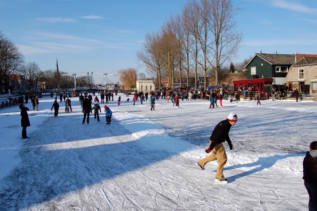 Weesp op de schaats in 2012. De kans is deze winter niet groot, maar wie weet? 