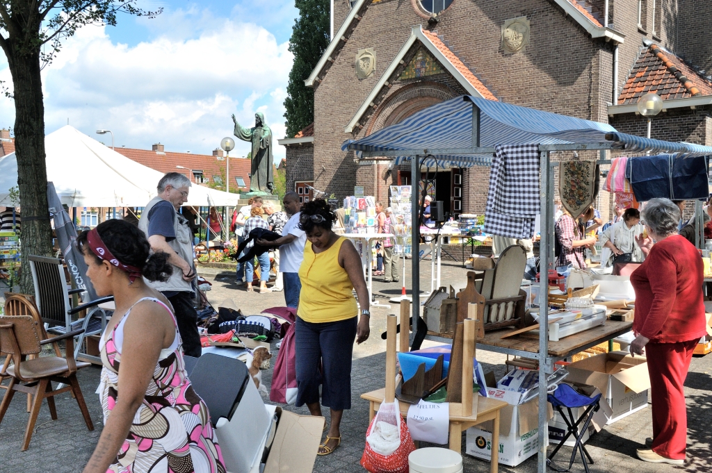 30 augustus: rommelmarkt bij de Sint Petrus' Bandenkerk.