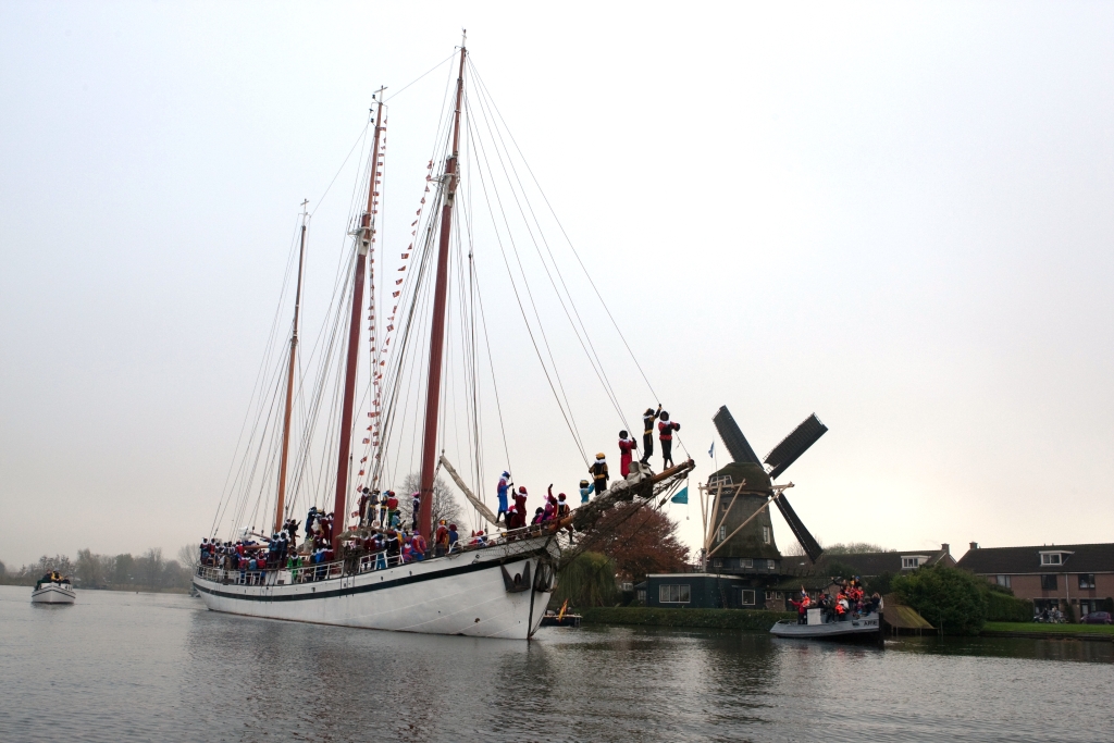 De Sint zet zaterdag 17 november voet aan wal in Weesp. 
