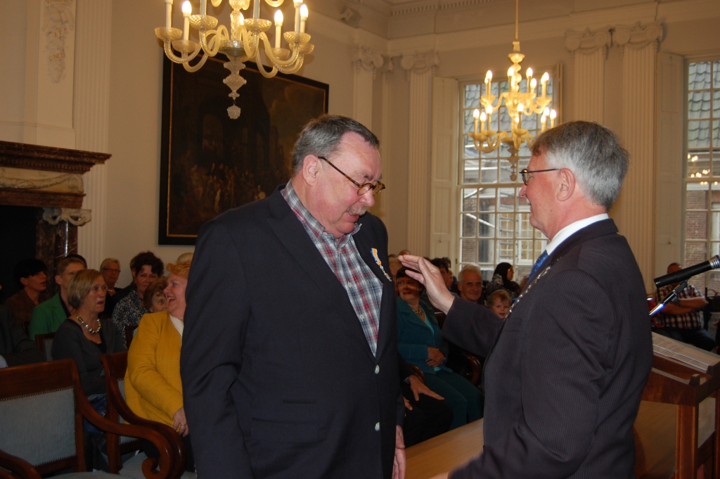 Wim Gijben (links) werd in 2013 geëerd met een Koninklijke onderscheiding. 
