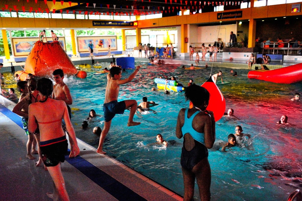 Vrijdag 8 juli discozwemmen in het Duranbad. 