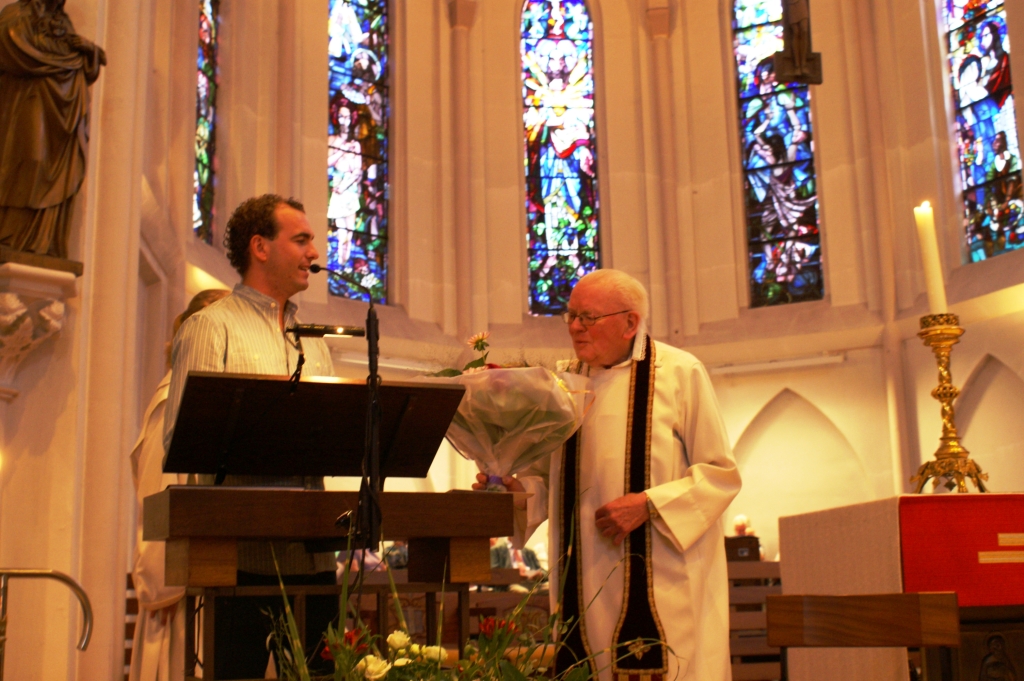 Henk Samsom bij zijn laatste kerkdienst in 2013. 