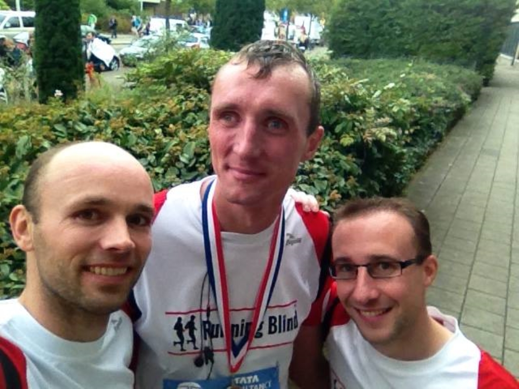 Trots en voldaan maakten Bjorn, Jeroen en Maarten na afloop van de marathon van Amsterdam deze selfie.