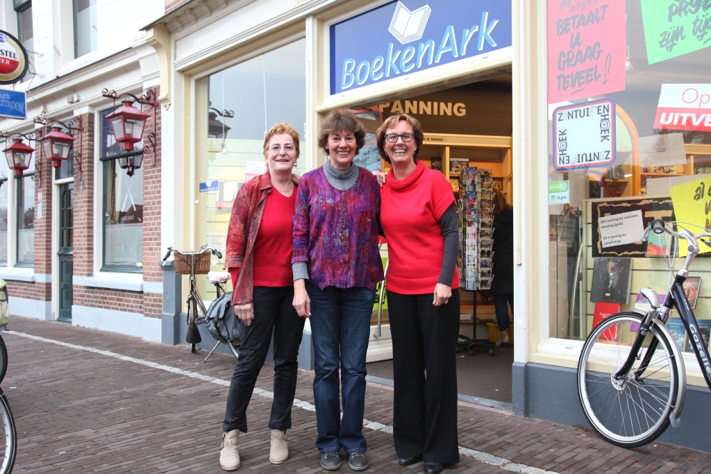 De dames Hanny Schepemaker, Cathy Netjes en Hinke Gerbrandy moeten elk hun eigen weg zoeken.