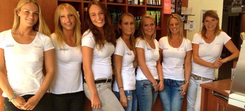 Sandra Alderding (rechts) met een deel van het team van Sunday's Hilversum. 