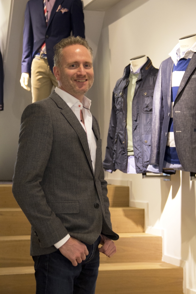 Bedrijfsleider Mark Russeler (48) draagt ook privé alleen maar kleding van Thom Broekman.