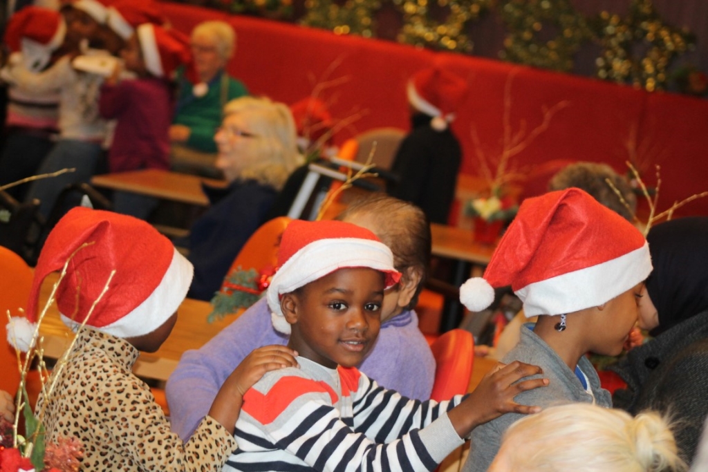 Leerlingen van basisschool De Venser gaven vorige week een kerstoptreden voor bewoners van Berkenstede.