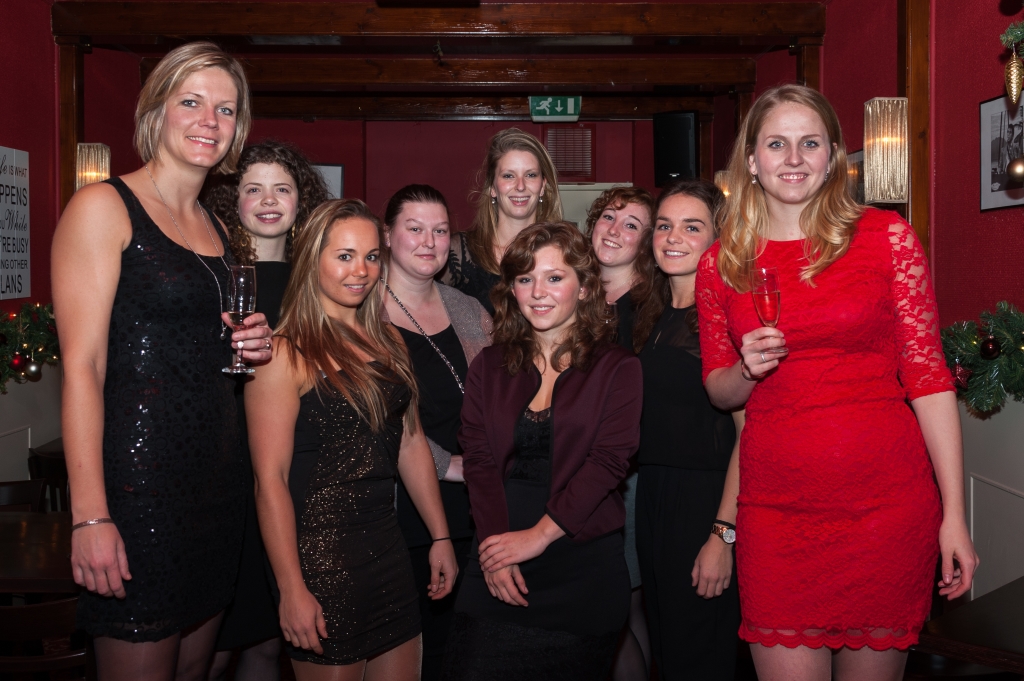 Dames van De Meeuwen houden kerstborrel.