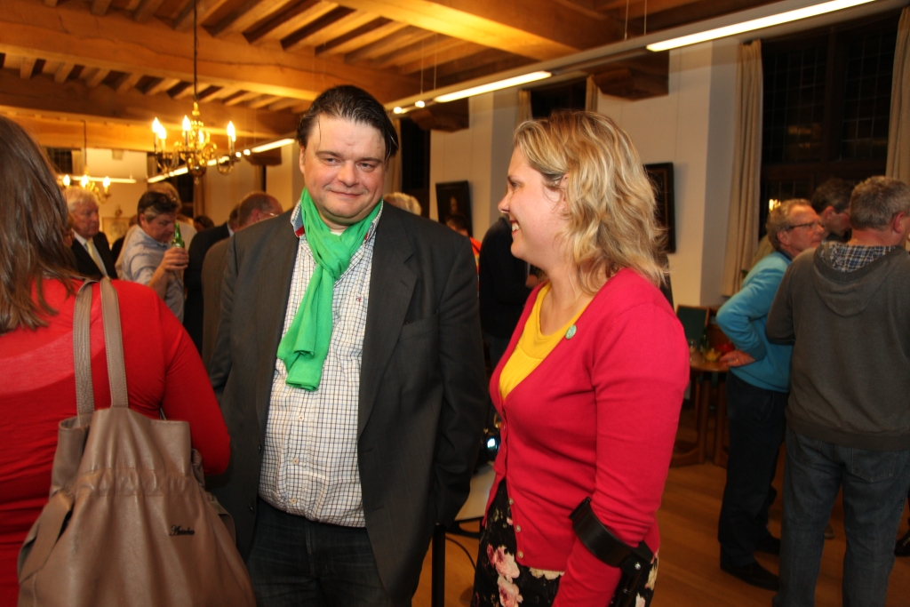 Olaf Vroom (D66) met Marleen Sanderse (CDA) tijdens de verkiezingen in 2014.