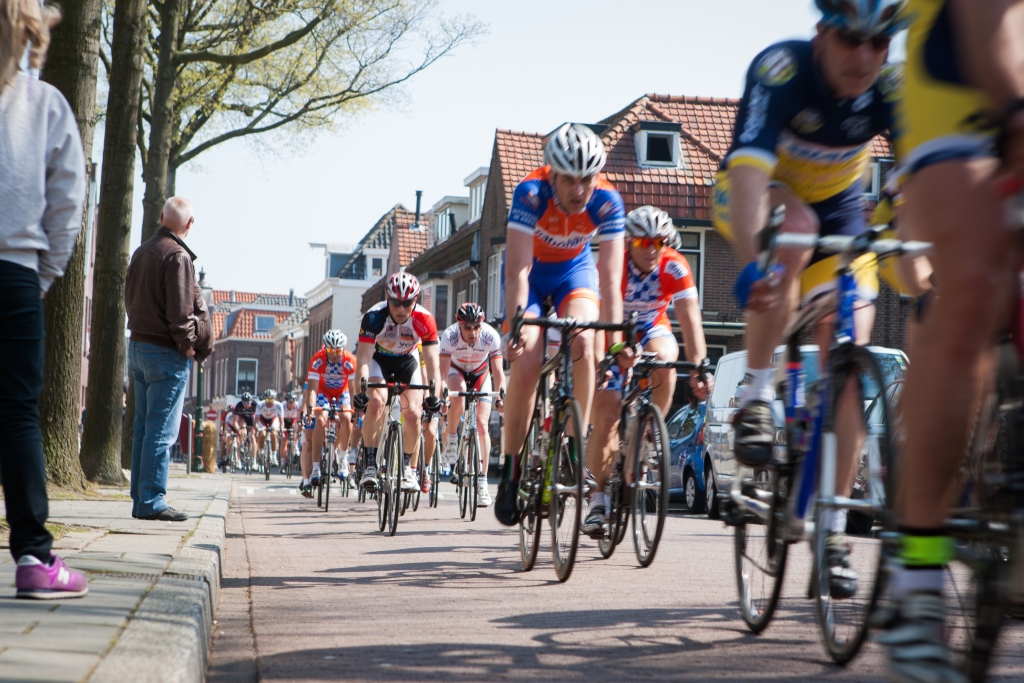 Meer dan 300 renners trokken weer door de Weesper straten. 