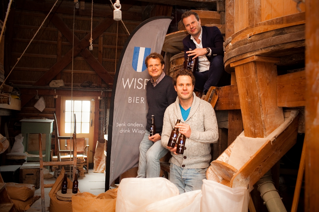 Het Weesper biermerk Wispe bestaat sinds 2009. Jerrit, Jitze en Remko Vellenga vinden het nu tijd voor een eigen brouwerij met proeflokaal. 