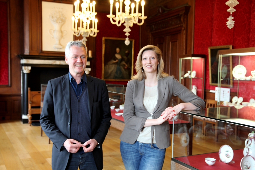 Cultureelerfgoedspecialist Theo Meereboer en Bernadine Ypma van RHC Vecht en Venen in touw voor het gemeentemuseum.
