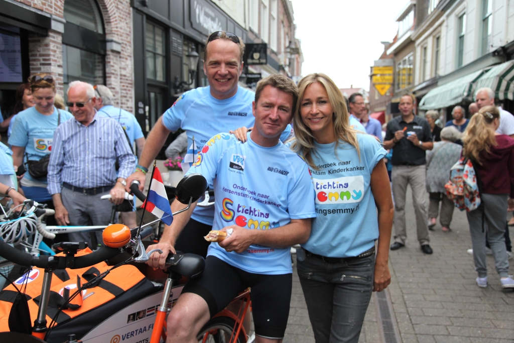 'Ride for a lifetime' wordt door Wendy van Dijk in Weesp onthaald. 